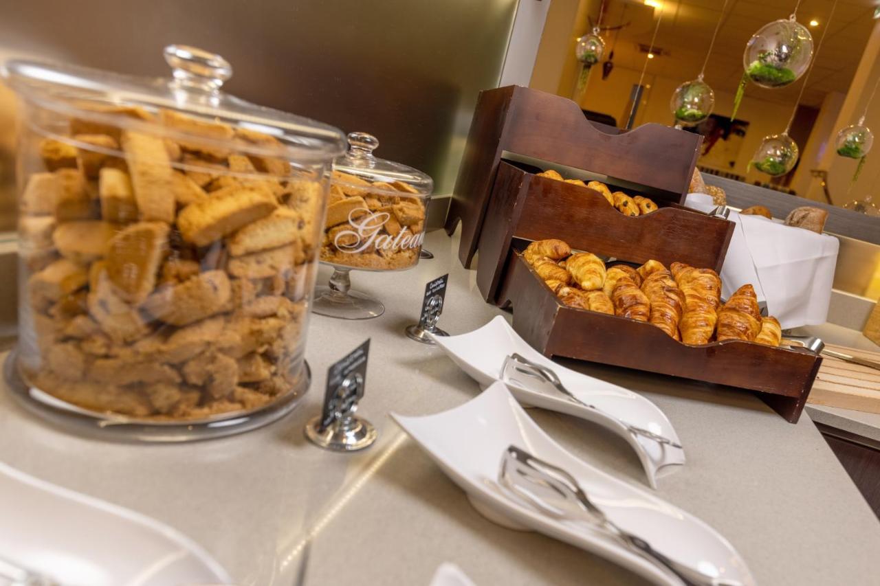 Hotel Mediterranee Калви Екстериор снимка