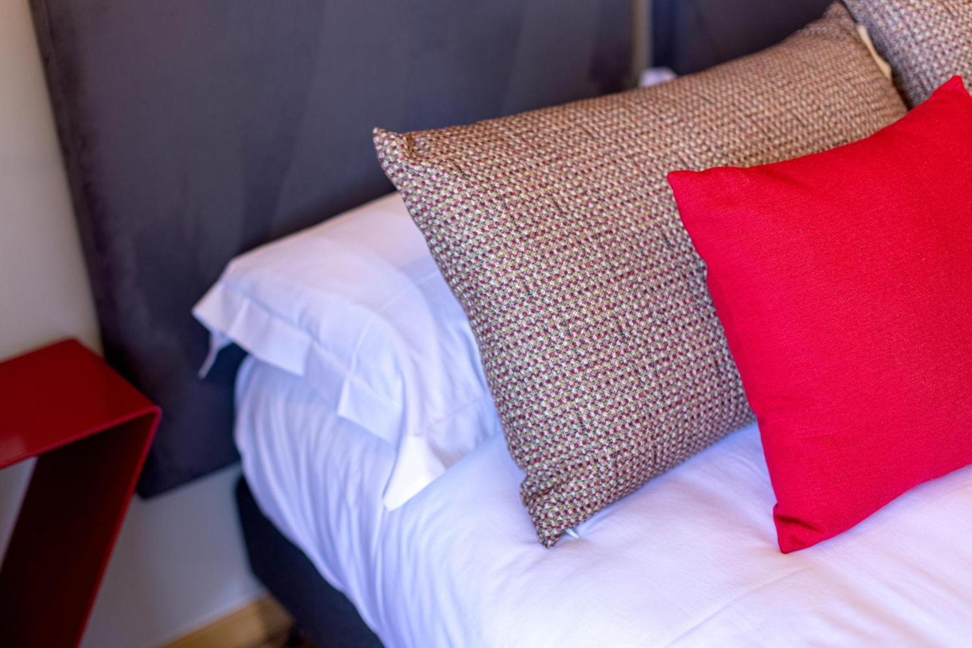 Hotel Mediterranee Калви Екстериор снимка
