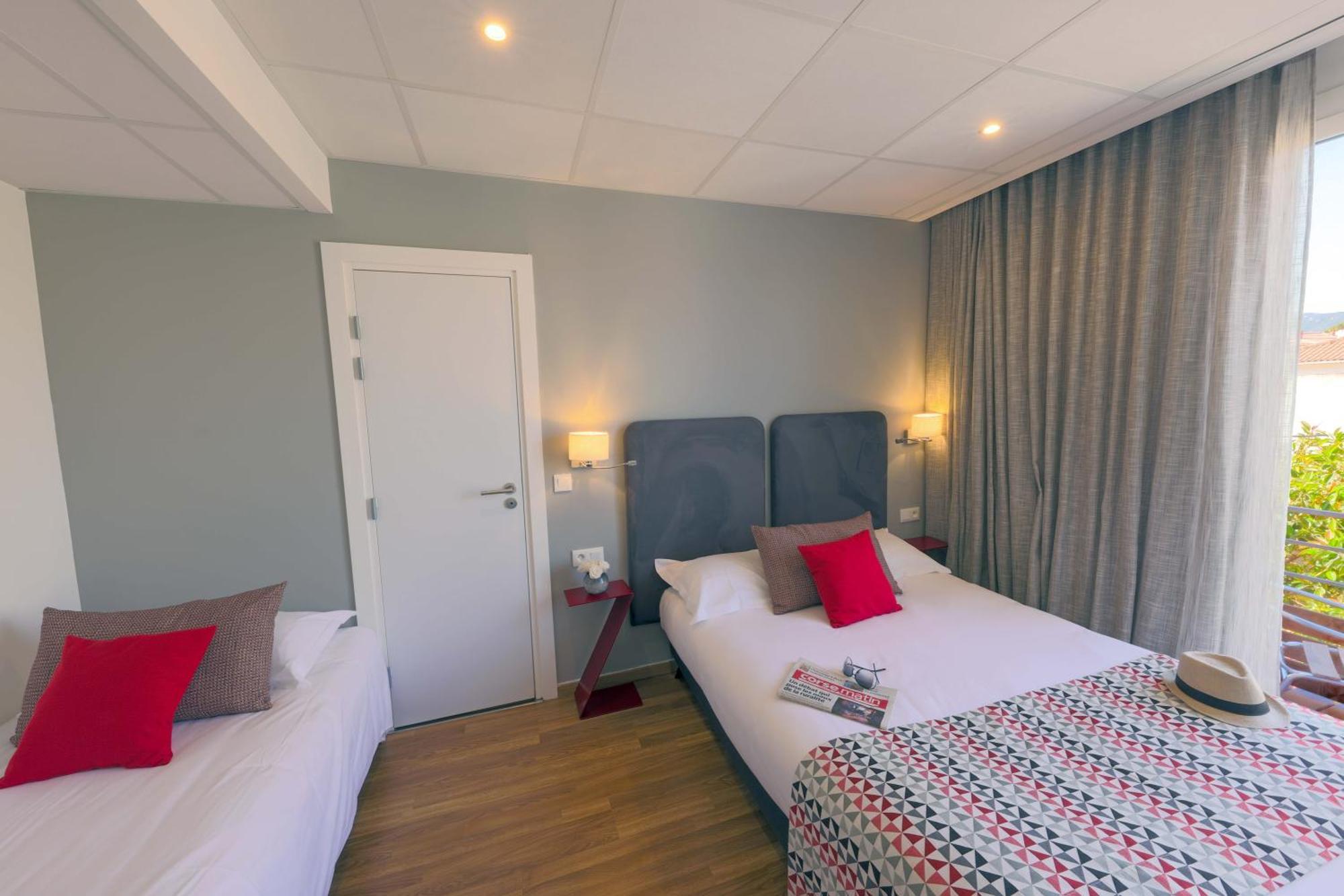 Hotel Mediterranee Калви Екстериор снимка