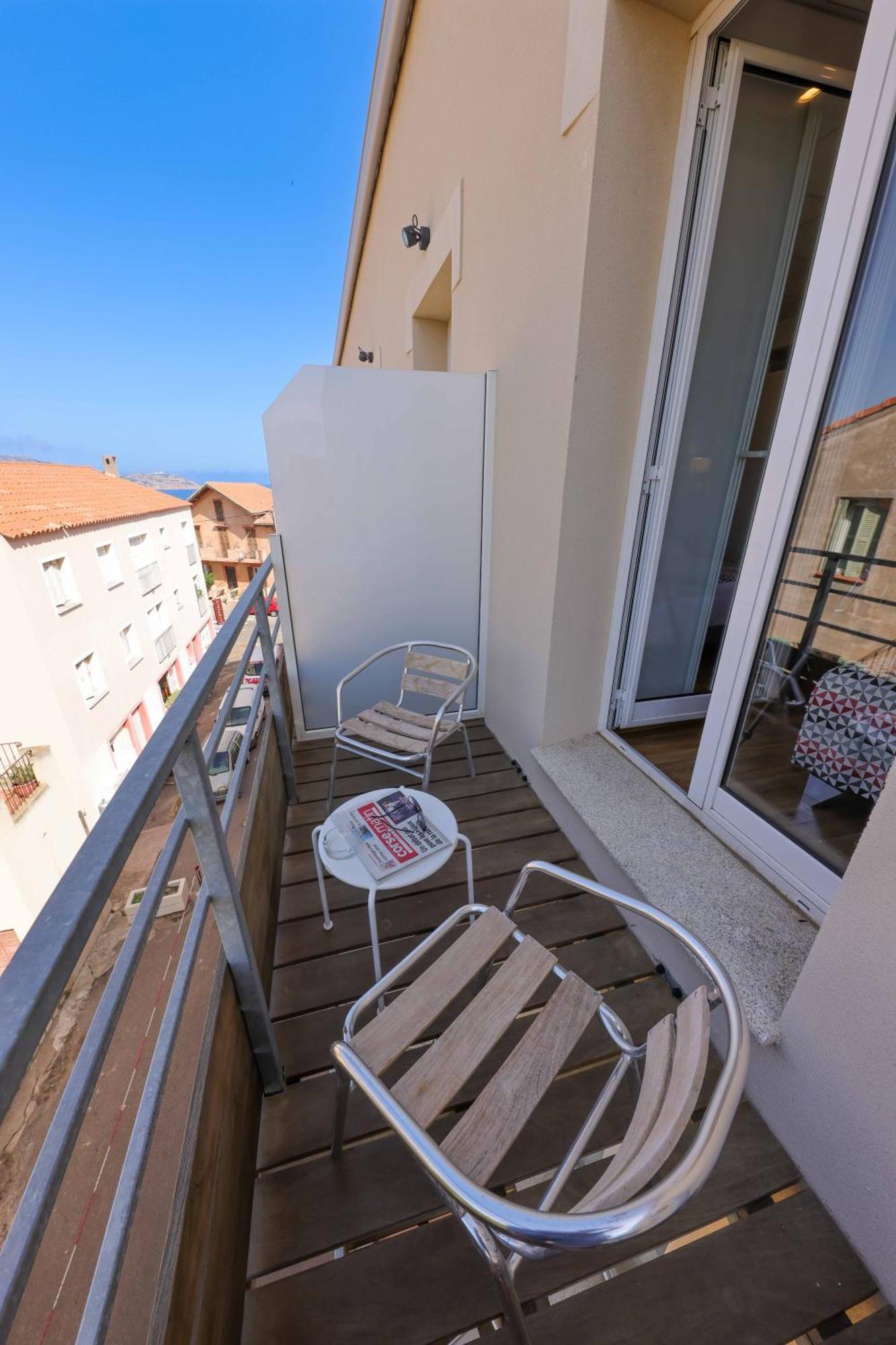 Hotel Mediterranee Калви Екстериор снимка