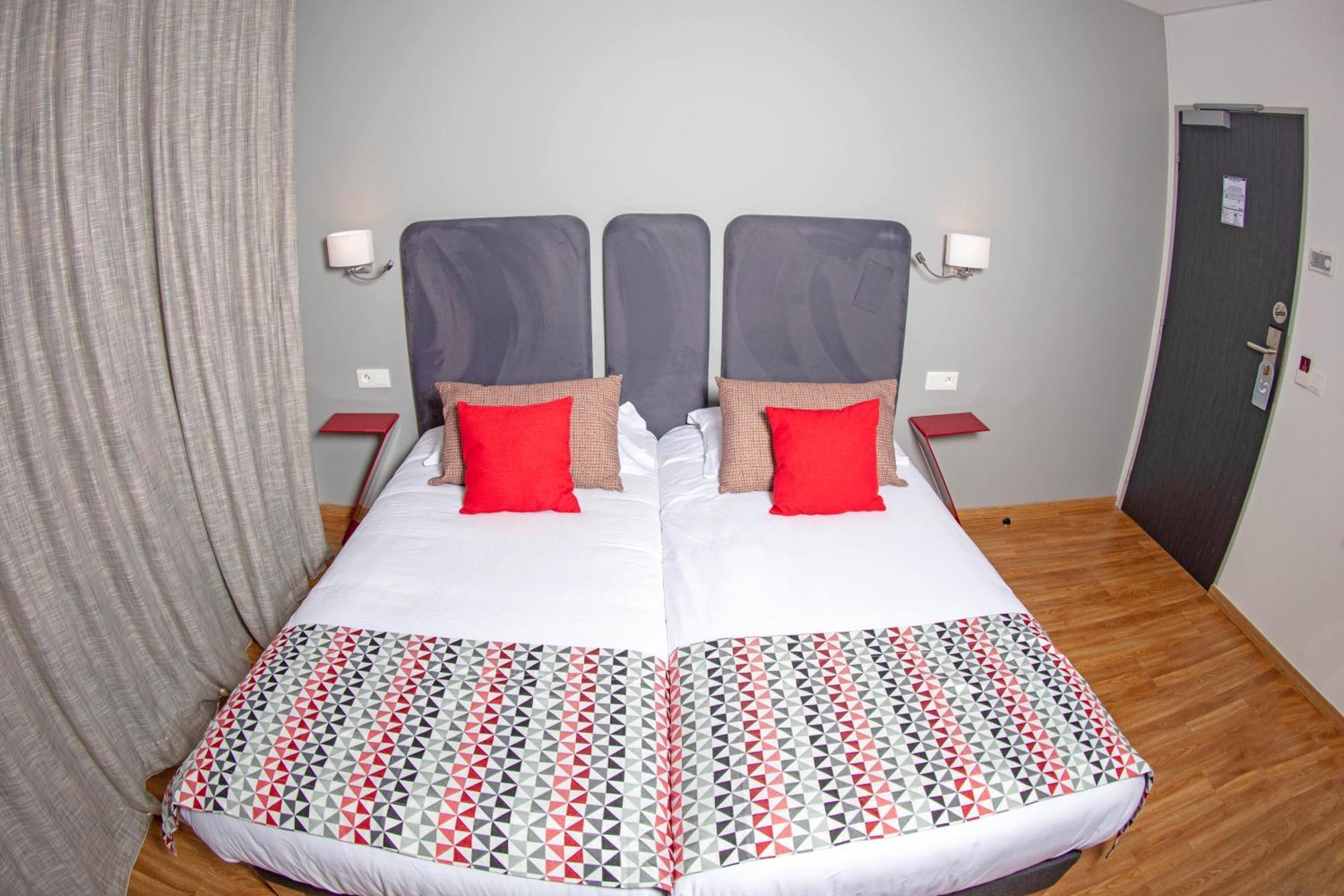 Hotel Mediterranee Калви Екстериор снимка