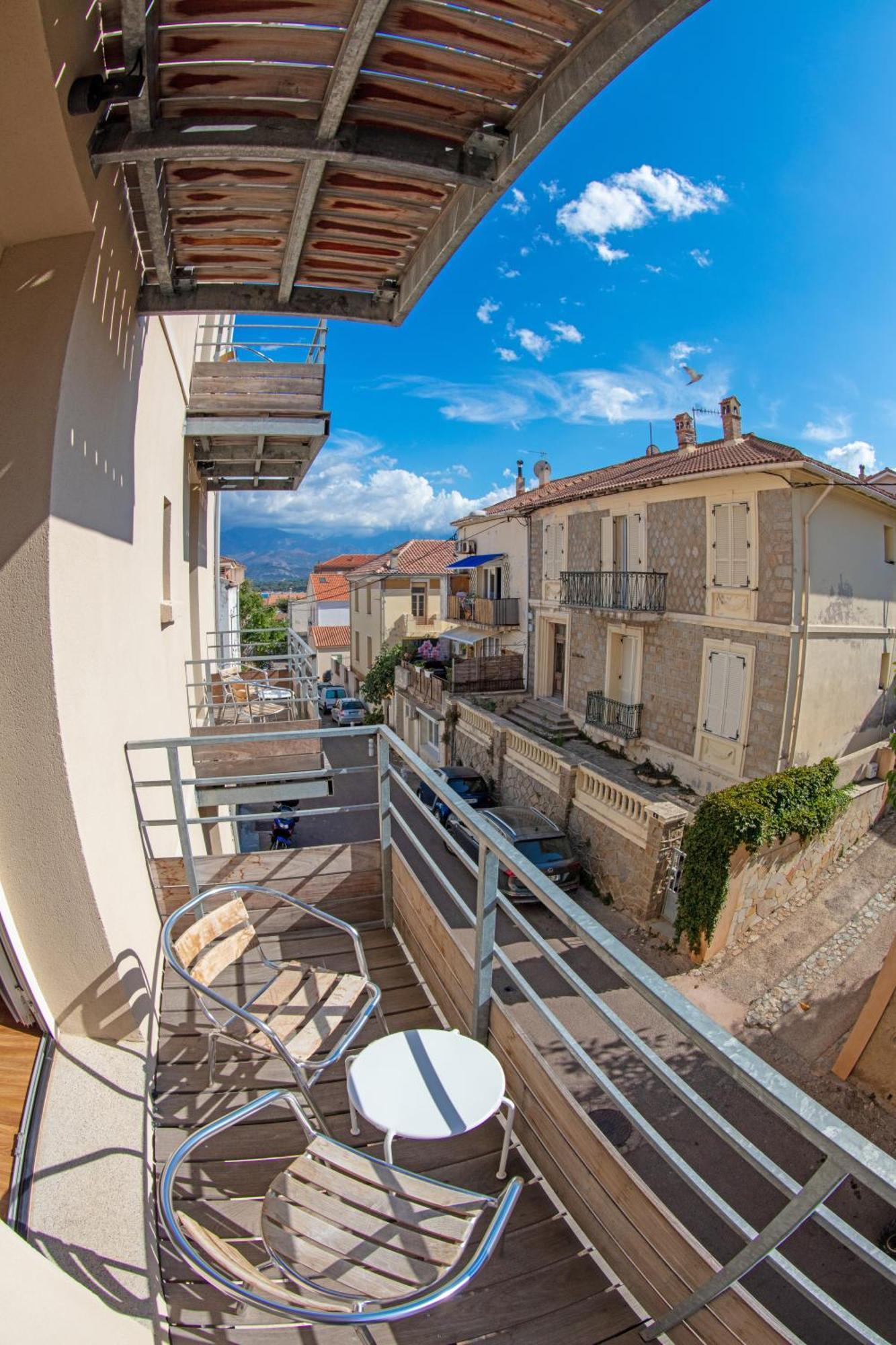Hotel Mediterranee Калви Екстериор снимка