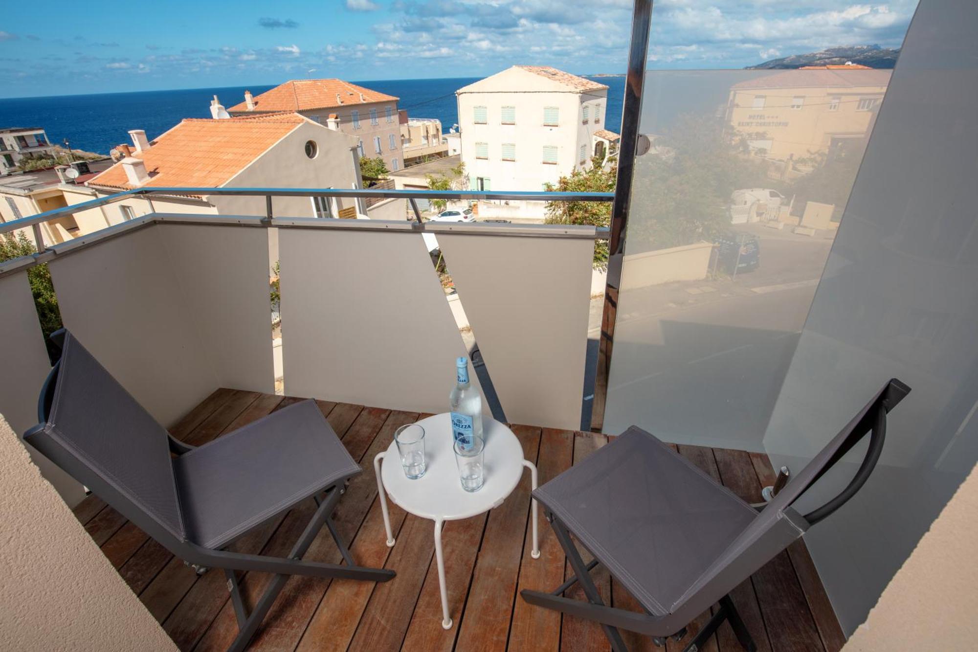 Hotel Mediterranee Калви Екстериор снимка