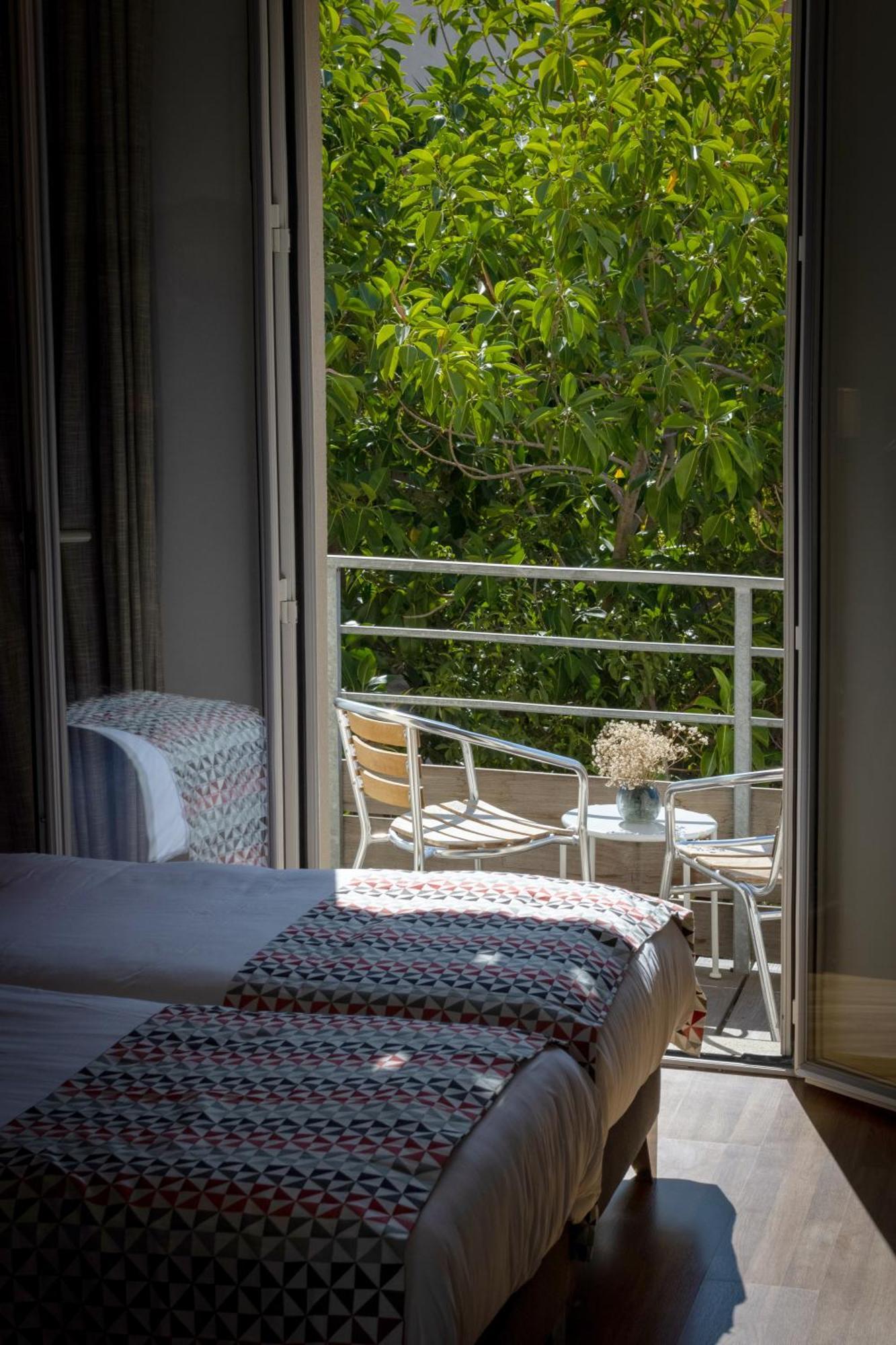 Hotel Mediterranee Калви Екстериор снимка