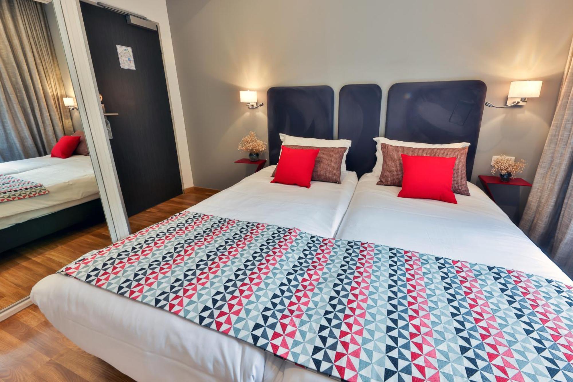 Hotel Mediterranee Калви Екстериор снимка