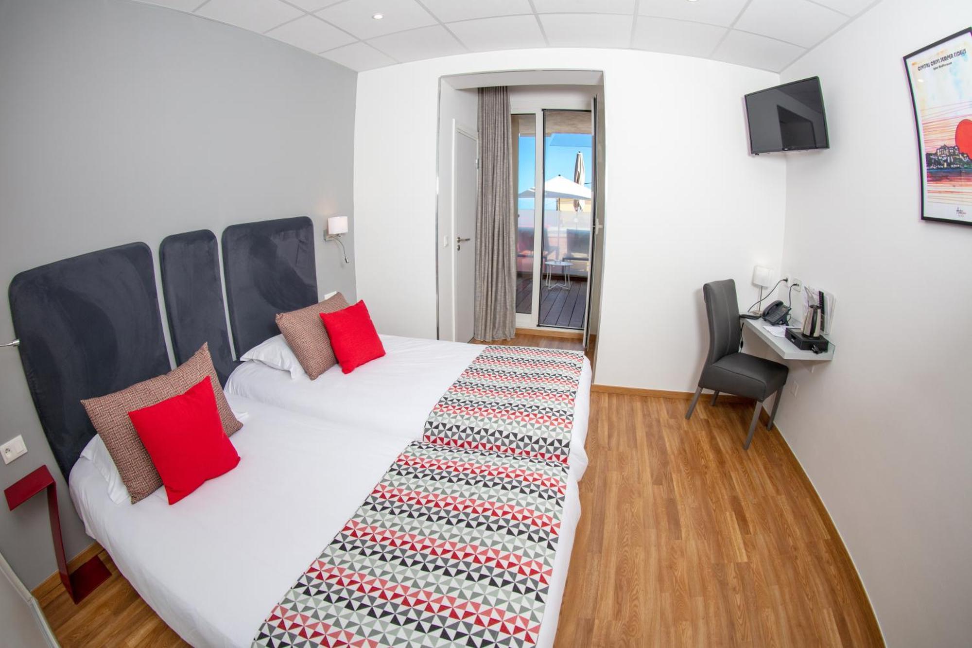 Hotel Mediterranee Калви Екстериор снимка